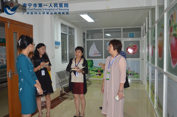 图2:现场走访埌东医院查看健康促进医院工作完成情况.jpg