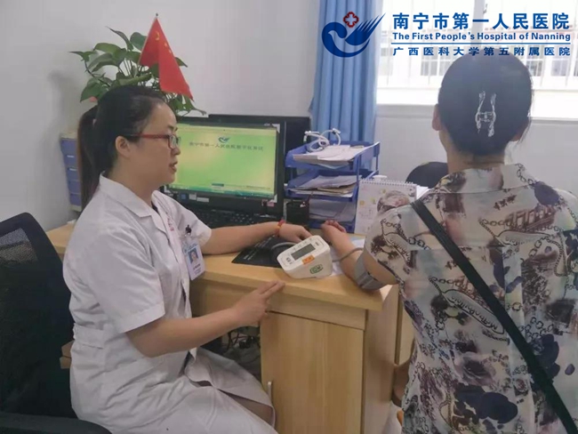 最美家庭医生工作照.jpg