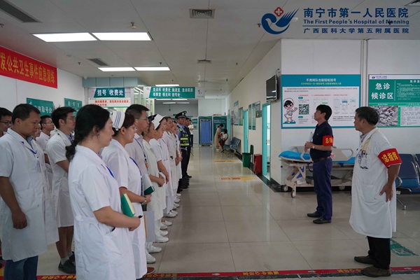 1.图为突发事件演练前讲话.jpg