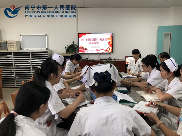 老年支部学习照片.jpg