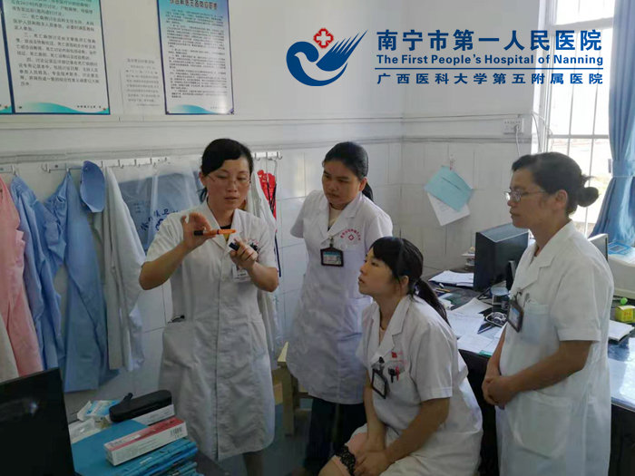 7月29日我院派驻伶俐分院内科主任邹欣妤对医护人员进行糖尿病专科技能培训1.jpg