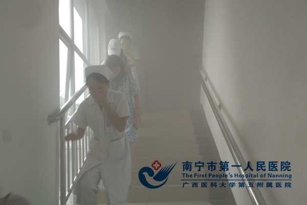 进行疏散逃生演练.jpg