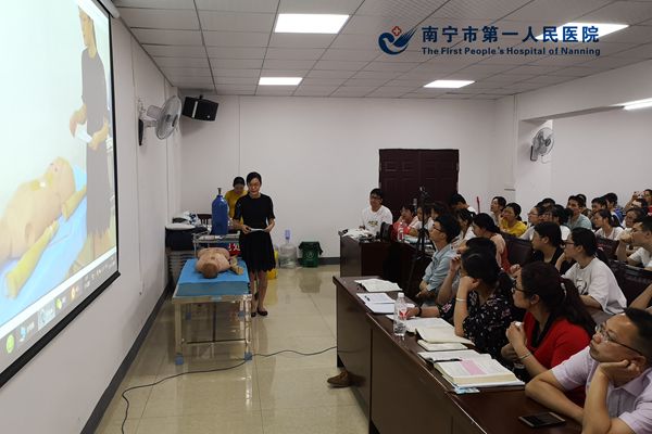 2.图为护理技能操作培训.jpg