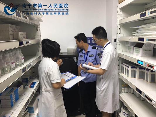 南宁市第一人民医院开展节前毒麻药等药品管理联合督查1.jpg