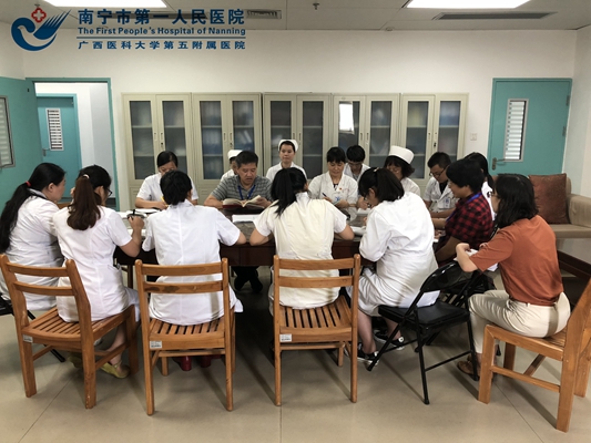 韦金儒同志上党课.jpg