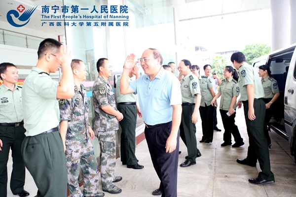 1.我院陈波书记带队到预备役开展慰问活动.jpg
