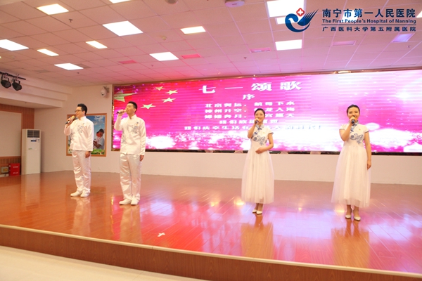2.演讲现场2.jpg