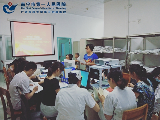 1.支部书记组织学习《中国共产党党章》.jpg