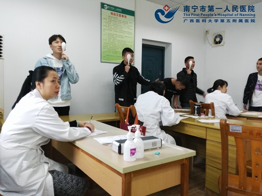 1.图为高考体检现场.jpg