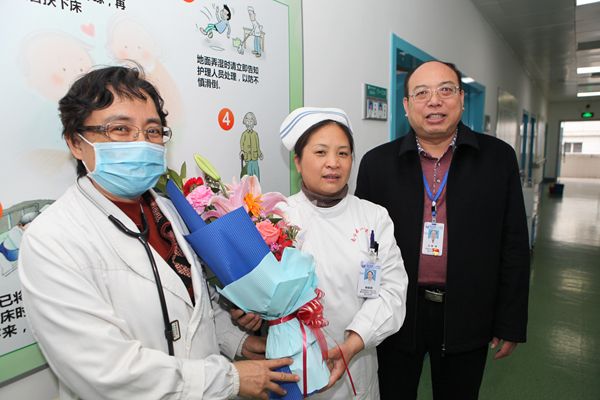 南宁市第一人民医院开展三八国际劳动妇女节慰问活动现场1.JPG