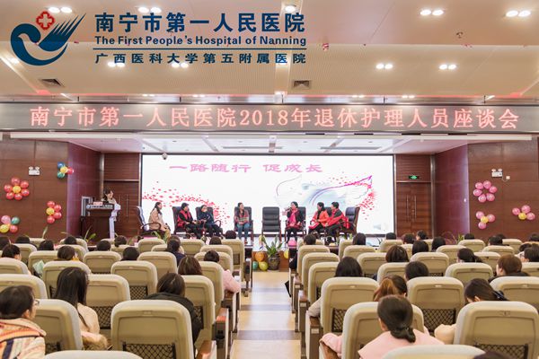 1.座谈会现场.jpg
