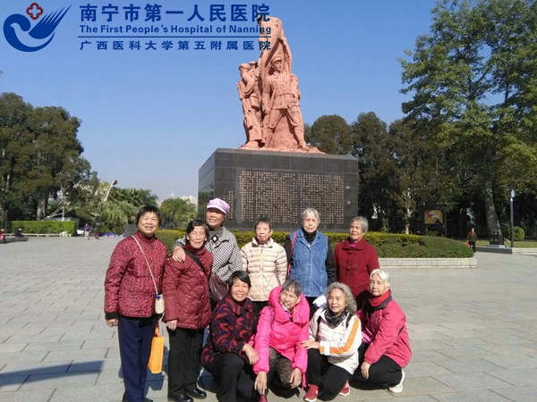 韦拔群纪念馆留影.jpg
