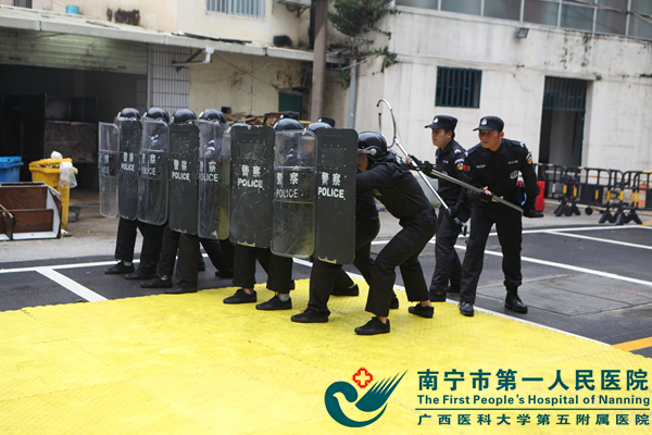 1.保卫人员演练.JPG