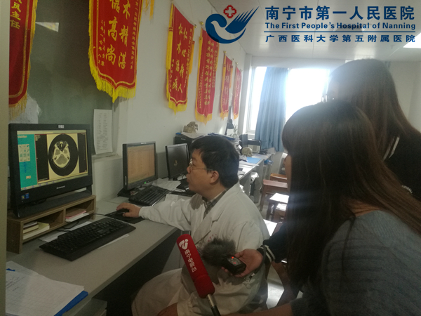 2魏风主任接受记者采访.jpg
