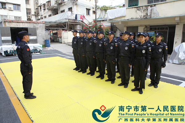 1.医院安保队伍集合 (1).JPG