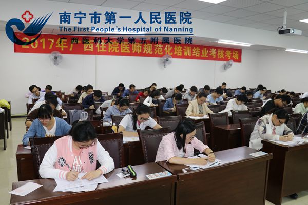 笔答考试现场.jpg