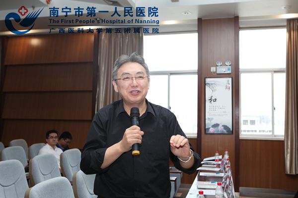 王向宇老师解答学术难题.jpg