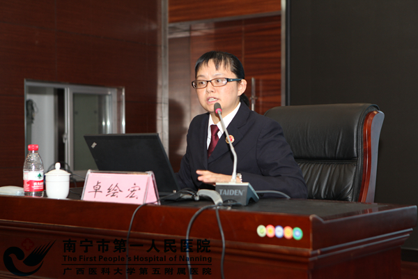 2.嘉宾卓绘宏讲课.JPG