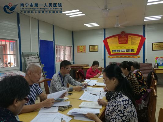 离退休支部学习党的十九大报告精神.jpg