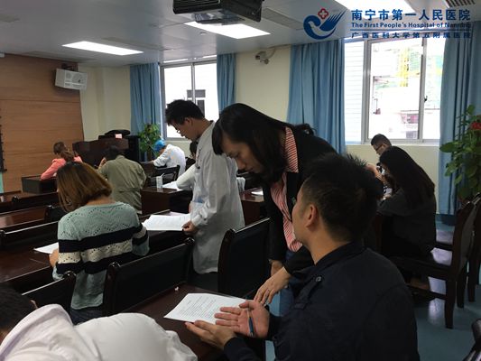 10月19日下午 ICU新进医务人员再次学习新规范2.jpg