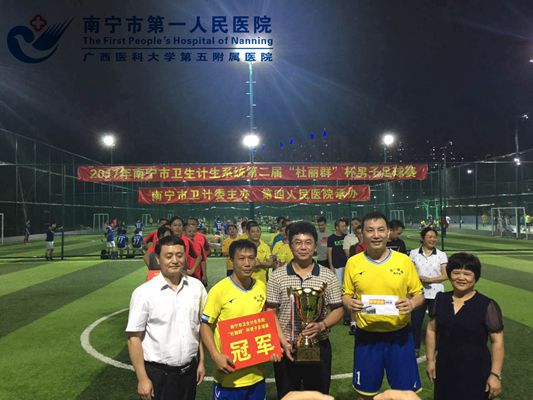 与杜丽群合影.jpg