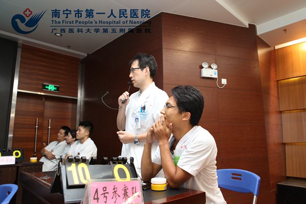 2.参赛选手积极发言.jpg