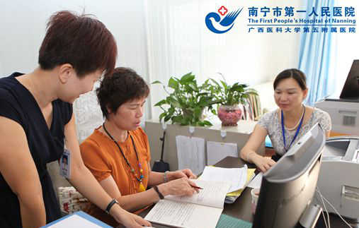 2.现场查看资料.jpg