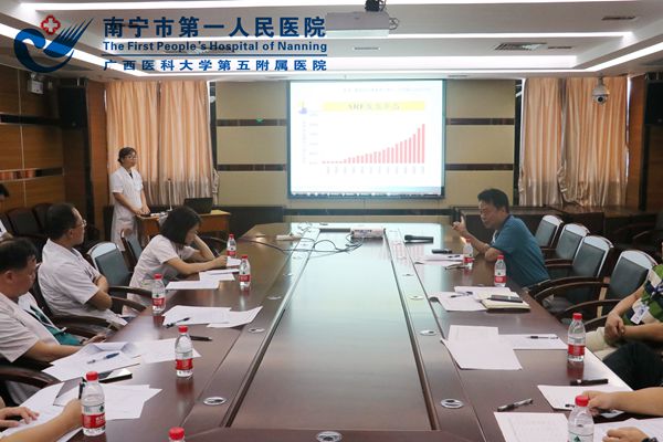 教学专家对教师试讲进行点评.jpg