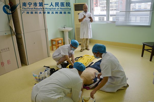 图二为青秀区卫生应急技能竞赛实践操作考核现场.jpg