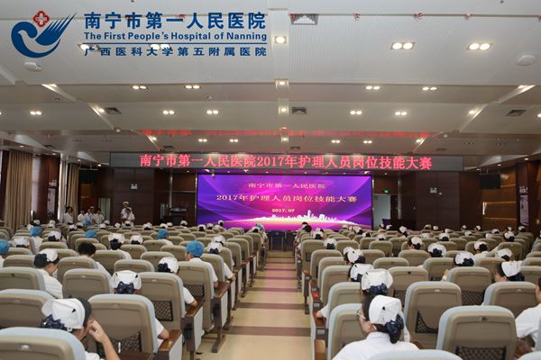 参赛选手进行理论考试.jpg
