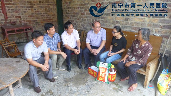 不忘初心,坚决打羸扶贫攻坚战——南宁市第一人民医院到定点扶贫村开展党建共建专题党课和调研慰问活动2.jpg