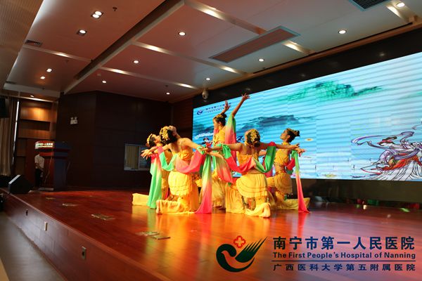 3.庆祝建党96周年暨“七一”党支部风采展示表彰大会《丝路霓裳》节目现场.jpg
