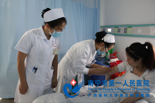 杨瑛跟班学习工作照片.jpg