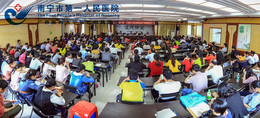 专家到马山县人民医院进行二甲复审指导.jpg