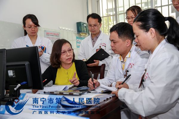 李家萱主任为马山县人民医院梳理条款.jpg