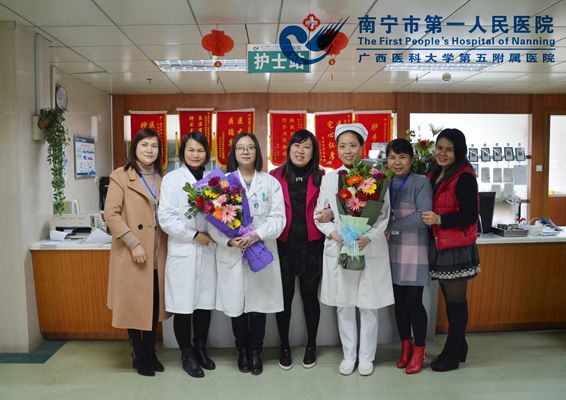 图为献花活动现场2.jpg