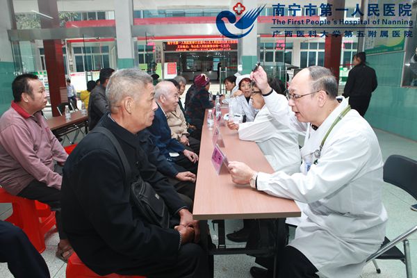 3.图为义诊现场.jpg