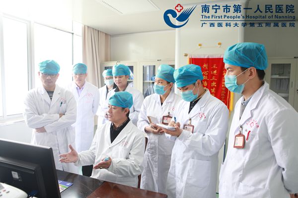 2.图为在科室指导现场.jpg