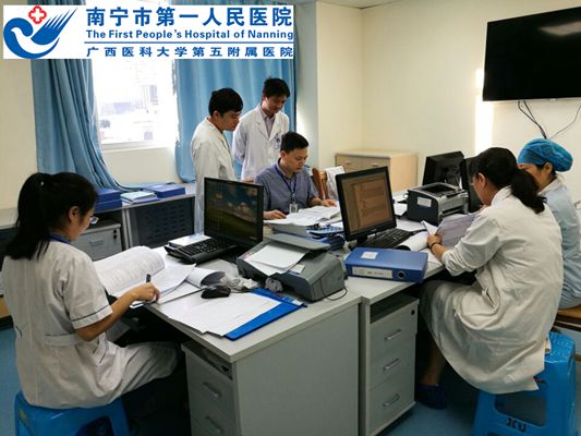 1.图为台账督查现场.jpg