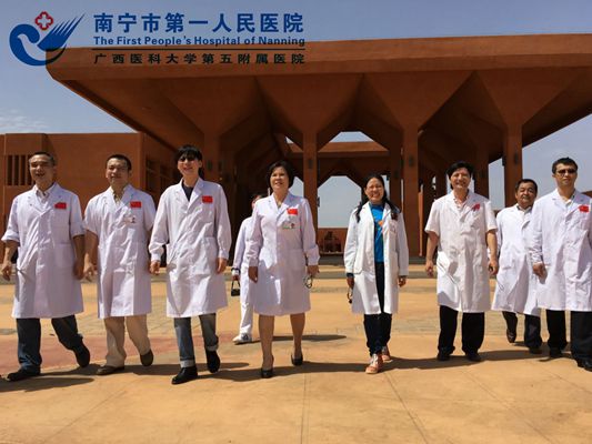 3.图为李新萍援非医疗工作相片.jpg