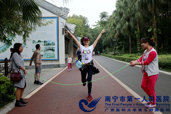 3.图为支部党员到达健步走终点.jpg