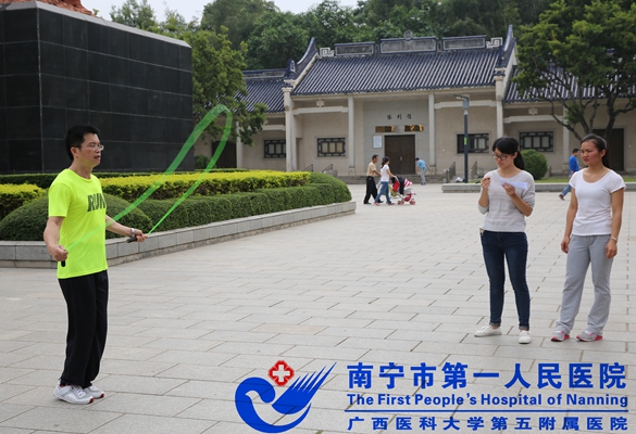4.图为跳绳比赛现场.jpg