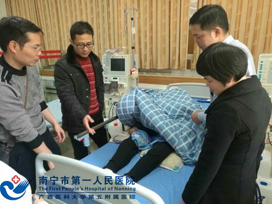2017年1月23日市一医院医疗专家团队到宾阳县人民医院对1例妇科病区子宫次全切除术后合并静脉血栓患者具体诊治.jpg