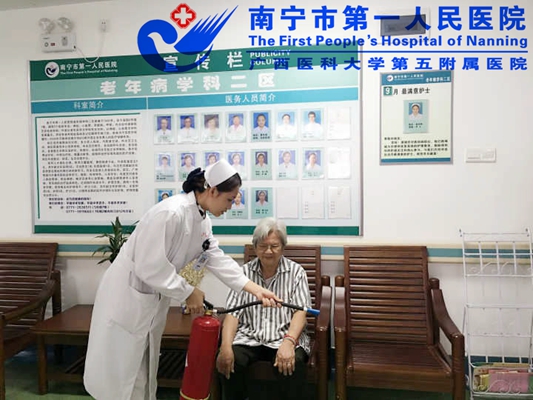 1.图为老年病学二区“关注消防,珍爱生命”培训剪影.jpg