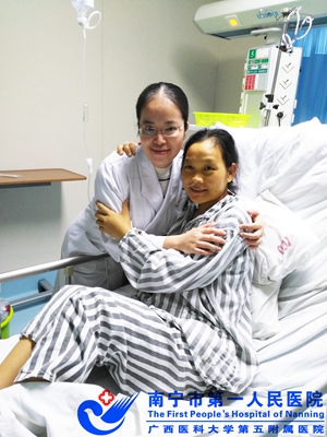 1.图为刘凤鸣副主任与患者.jpg