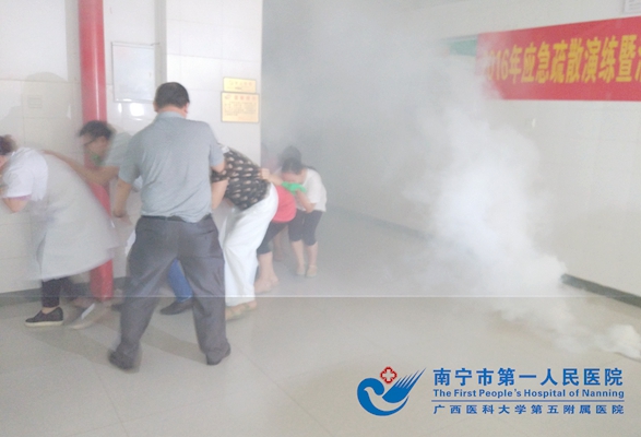 2.图为消防疏散演练.jpg
