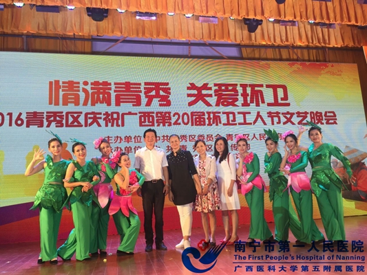 1.图为参加活动代表和演员合影.jpg