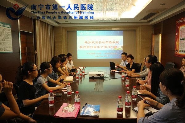 1.座谈会现场.jpg