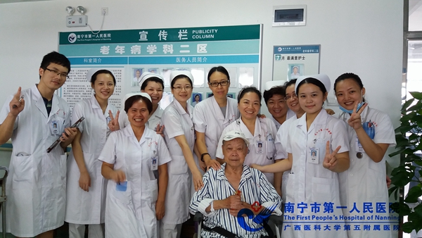 1.老年病学二区医患合影.jpg