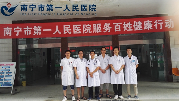 2.图为马山县人民医院义诊医师.jpg